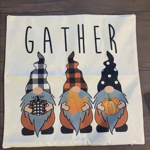 Set of 2 unused thanksgiving decor pillow cases.